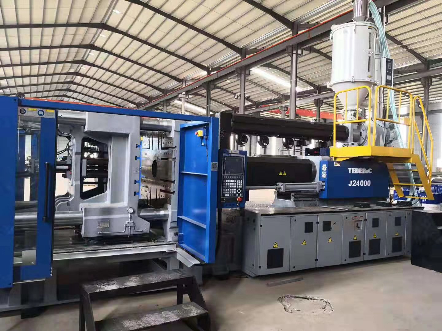 2019年9月26日，騰遠總部新進管件設備陸續到廠并調試完畢。